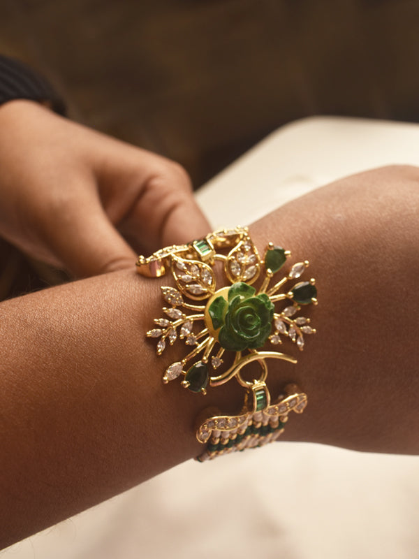 Gold bracelet with green gemstones 