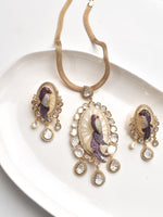 Load image into Gallery viewer, Jewelry set with necklace and earrings 

