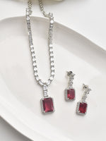 Load image into Gallery viewer, Jewelry set with red gemstones 
