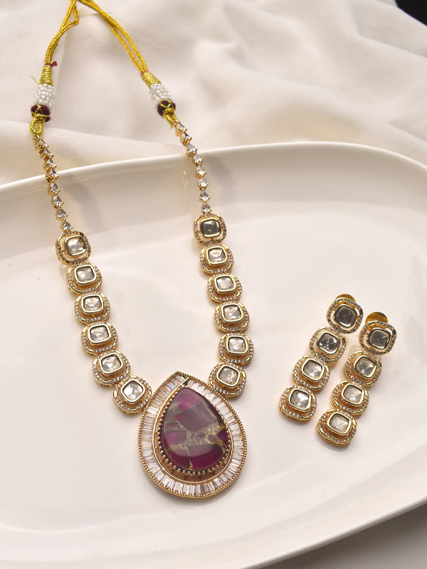 Jewelry set with necklace and earrings 