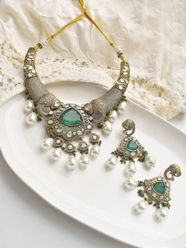 Jewelry set with necklace and earrings 