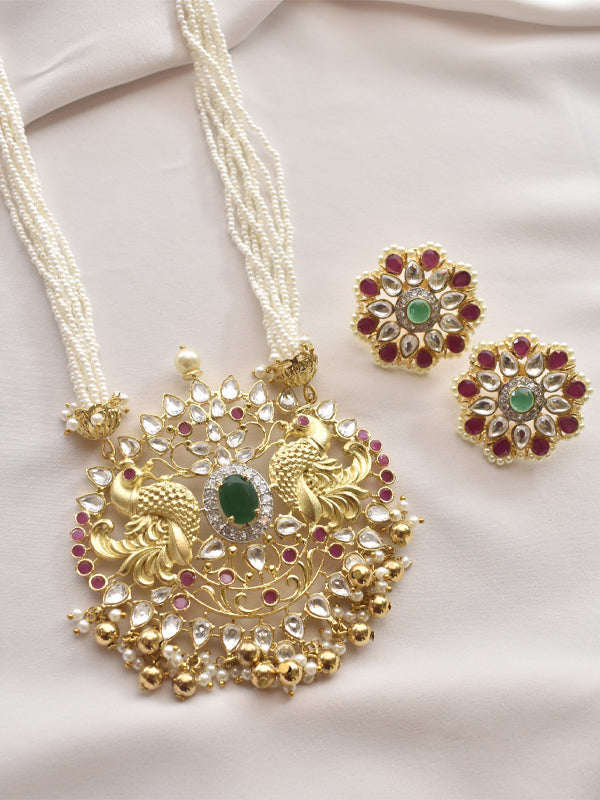 Kundan Pendant In Gold