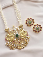 Load image into Gallery viewer, Kundan Pendant In Gold

