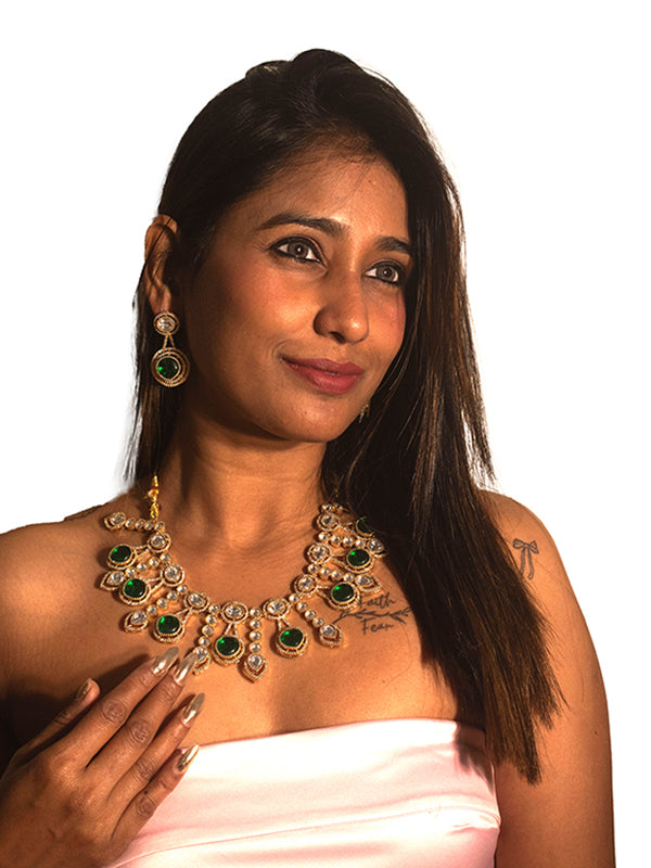 Kundan Necklace with Green Stones 