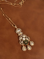 Load image into Gallery viewer, Delicate golden necklace with a pendant 
