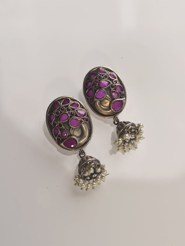 Pair of earrings with purple stones 