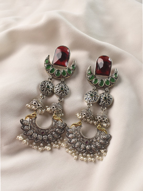 Metal Earring with Reds tone