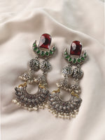 Load image into Gallery viewer, Metal Earring with Reds tone
