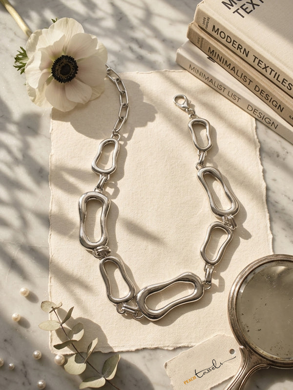 Minimalist Mod Abstract Chain