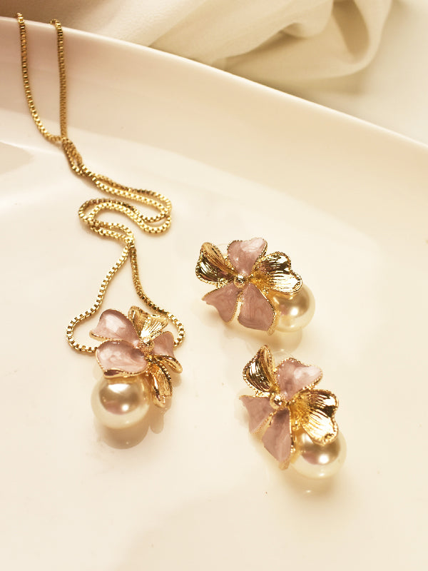 necklace with pink flower pendants 