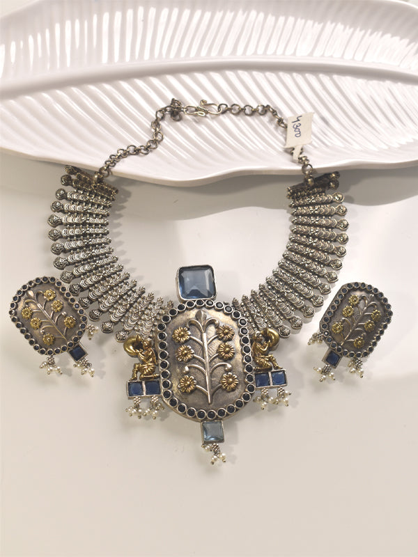 necklace with blue stones 