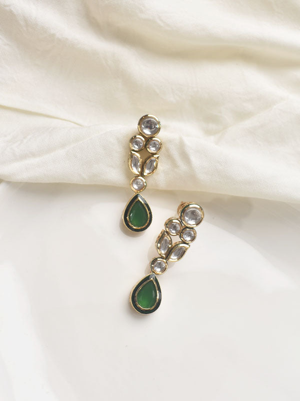 Pair of earrings with green gemstones 