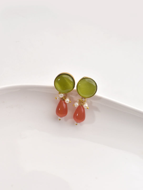 Pair of earrings with green and pink stones