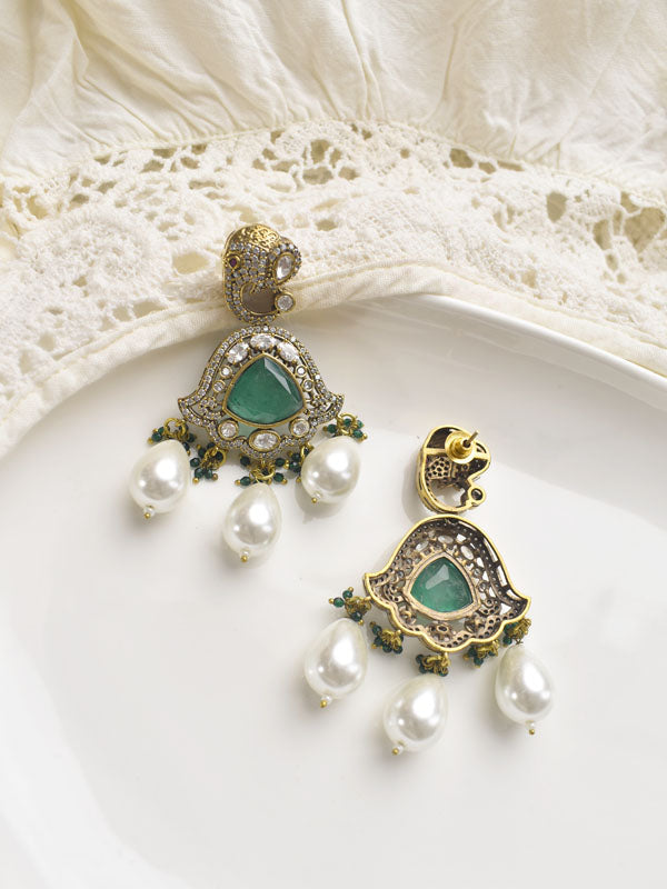 Pair of earrings with green gemstones and pearl like beads 