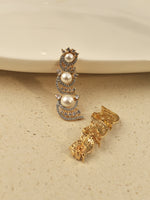 Load image into Gallery viewer, Pair of gold and pearl earrings 
