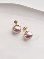 Load image into Gallery viewer, Pair of pearl earrings with gold accents 
