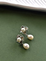 Load image into Gallery viewer, Pearl Earring
