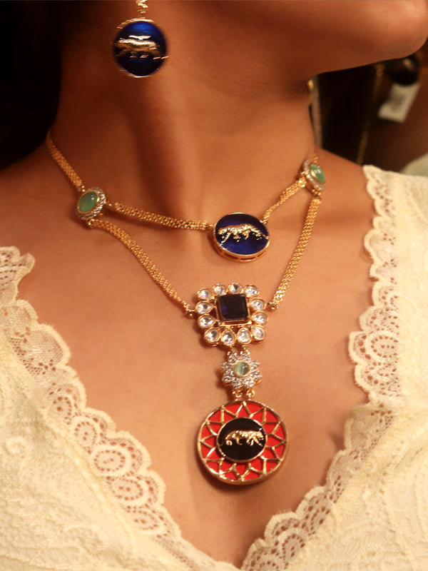 Pendant_Set_With_Golden_Chain