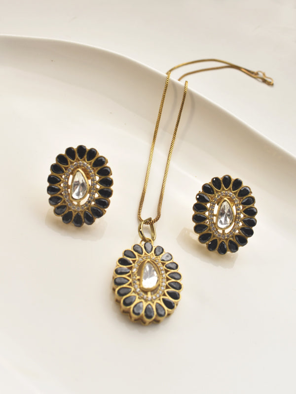 Pendant Set with Kundan and Black Stone