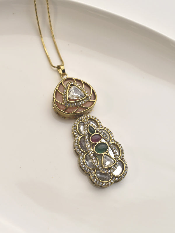 Pendant Set with a Kundan Stylish Kundan Pendant Set