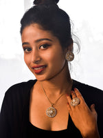 Load image into Gallery viewer, Round Pendant Necklace
