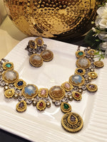 Load image into Gallery viewer, Golden necklace and earrings with stones
