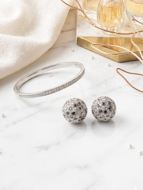 Silver bracelet and earrings 