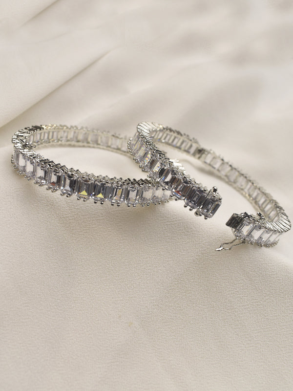 Silver bracelet with clear gemstones 