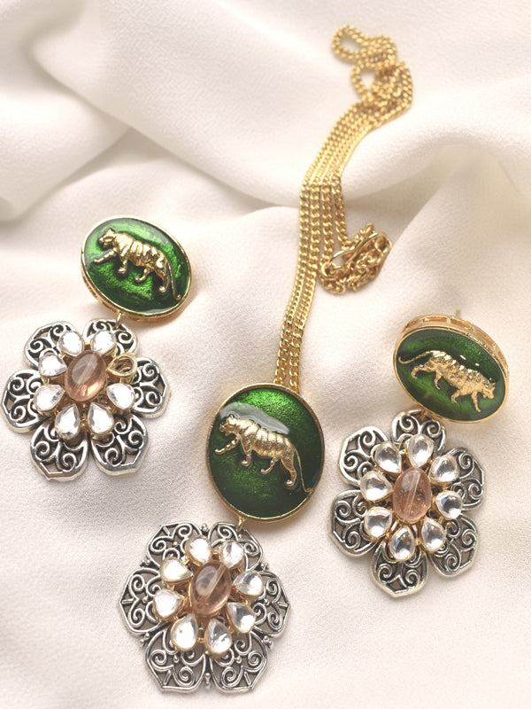 Stylish AD Pendant Set