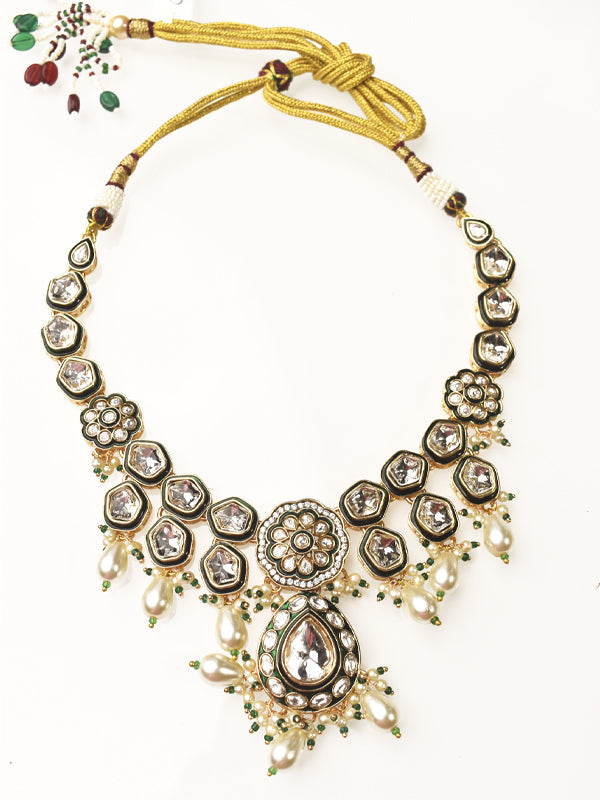 Stylish Kundan Necklace set with Pearl