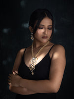 Load image into Gallery viewer, Stylish Kundan Golden Polish Necklace Set
