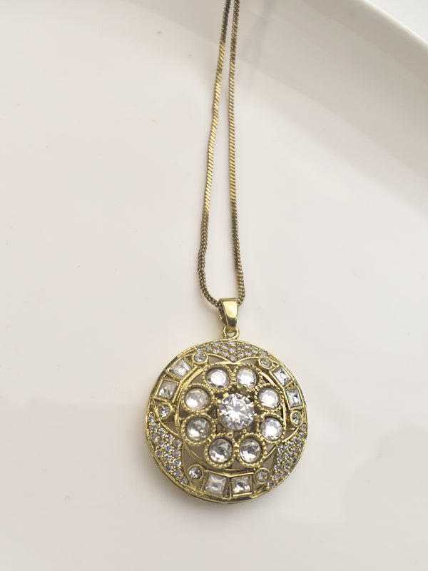 Stylish Kundan Pendant Set