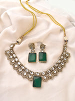 Load image into Gallery viewer, Stylish Necklace With Green Stone
