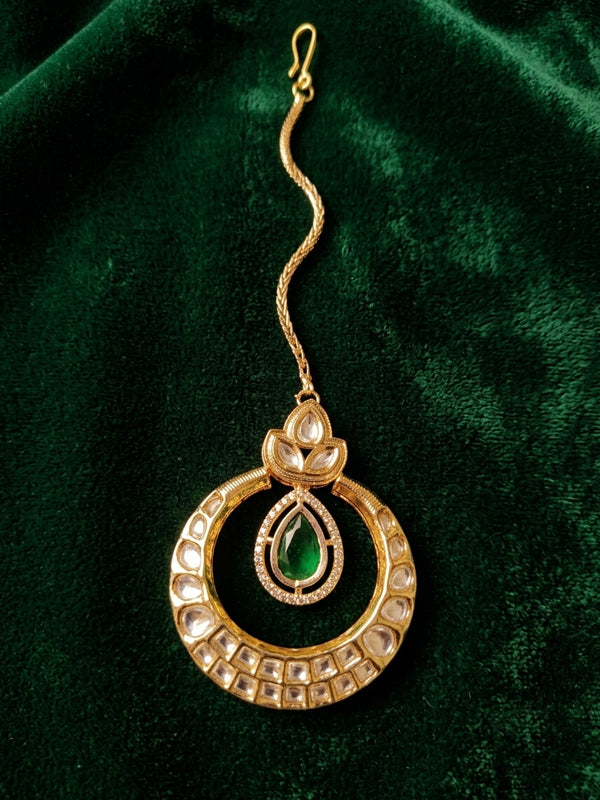 Traditional Kundan Maang Tikka with Emerald Green Stone