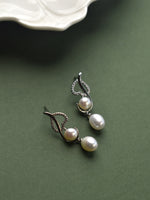 Load image into Gallery viewer, White Pearl Earring
