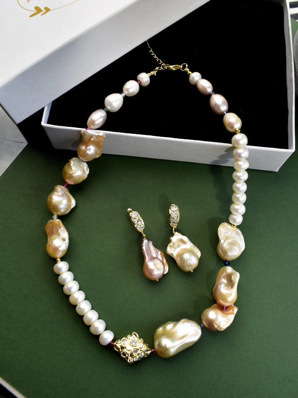 WhitePearlNecklaceSet