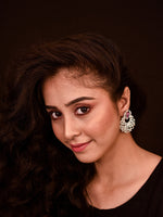 Load image into Gallery viewer, White Stone Earring

