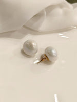 Load image into Gallery viewer, White Pearl Stud Earrings 
