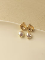 Load image into Gallery viewer, organic-shaped top pieces gold-toned dangle earrings
