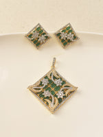 Load image into Gallery viewer, square pendant set with green
