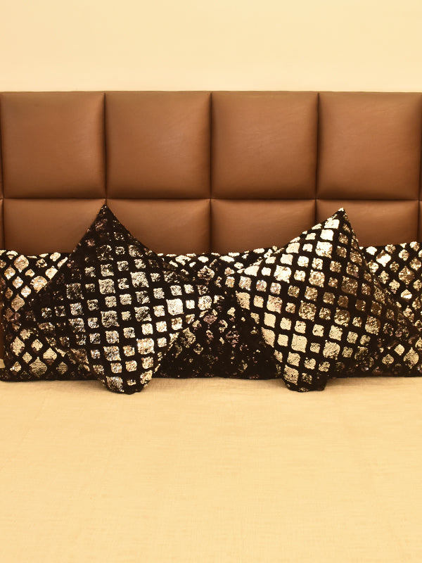 SET OF 5 CUSHION COVERS IN BLACK AND WHITE